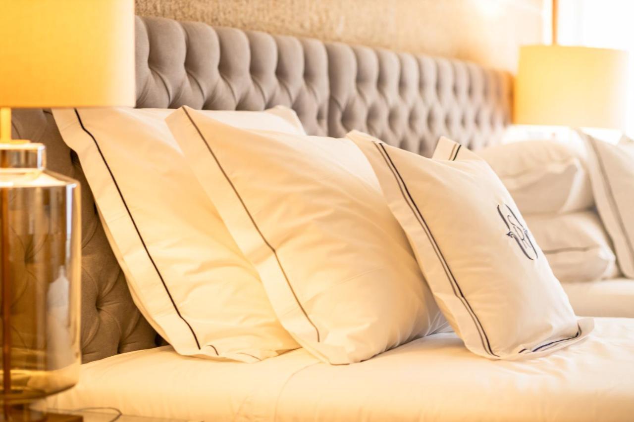 Solar Do Requeijo By Luna Hotels & Resorts Arcos de Valdevez Esterno foto Pillows on a bed